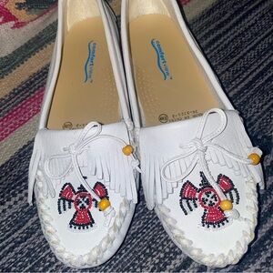 Comfort View Vintage White Flat Leather Shoe w/ Red & Black Beading